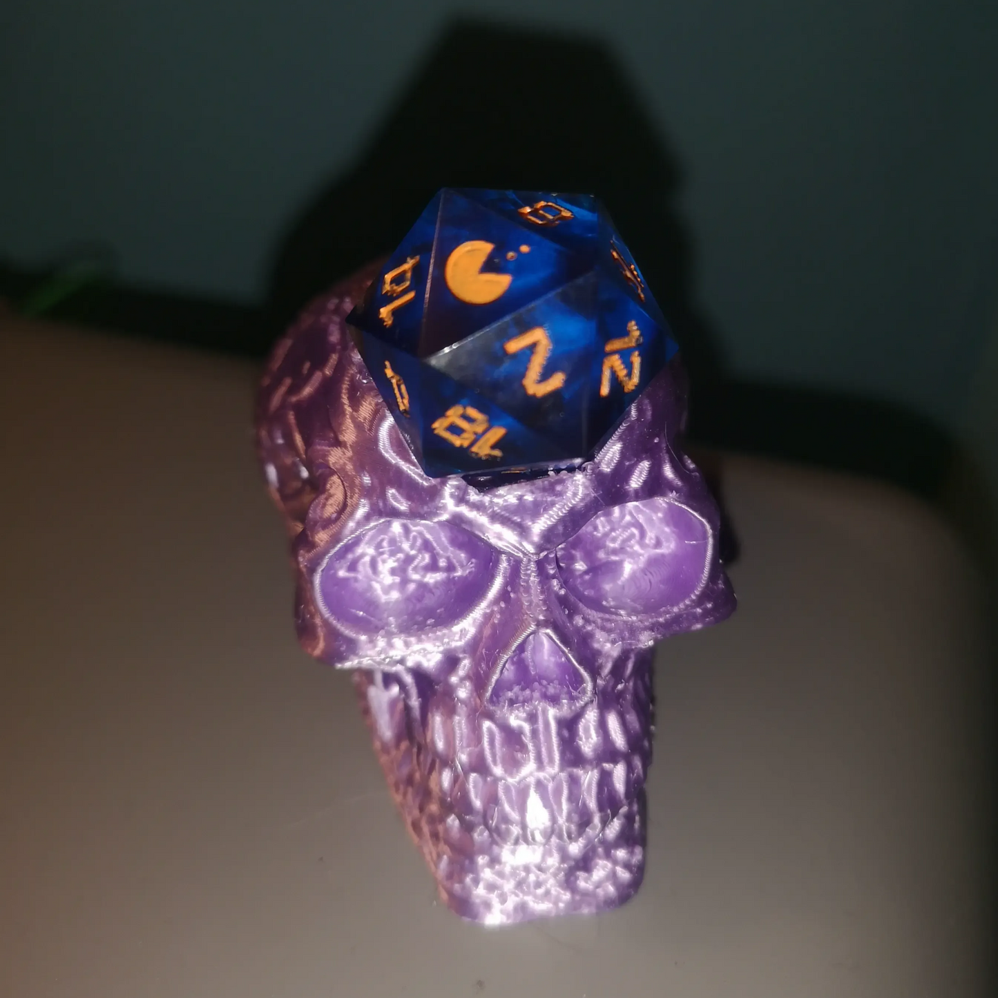 Celtic Skull D20 Dice Guardian + Mystery D20 (Random Color)