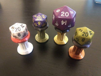 D20 Plinth of honor + Mystery D20 (Random Color)