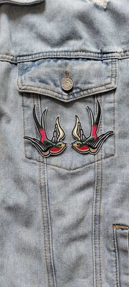 Twit-Two // Swallows Birds DIY Humming Bird Embroidered Iron Sew On Patch Animal Tattoo Applique Motif Craft Set Pair for Jackets in the UK